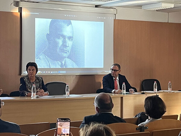 1-1_600x450_crop_478b24840a